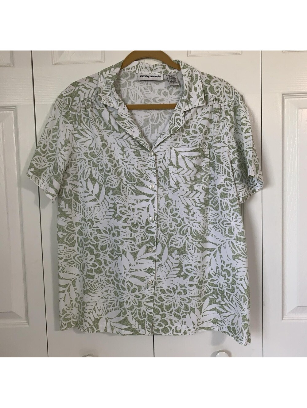 Cathy Daniels Green and White Floral Button-Up Shirt, Size L